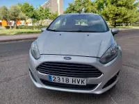 Usado Ford Fiesta Trend 82 CV (60 kW) 2014 Gris / plata Utilitario