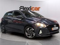 Usado Hyundai i20 101 CV (74 kW) 2022 Gris Utilitario