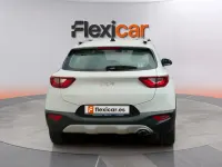 Usado Kia Stonic 84 CV (61 kW) 2023 Blanco SUV