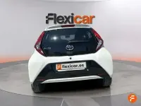Usado Toyota Aygo X-play 72 CV (52 kW) 2019 Blanco Utilitario