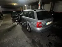 Usado Audi A4 110 CV (80 kW) 1999 Gris / plata Familiar