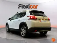 Usado Peugeot 2008 Allure 130 CV (95 kW) 2018 Blanco SUV