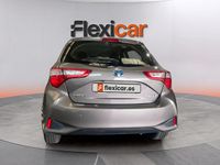 Begagnad Toyota Yaris Hybrid Active 100 HK (73 kW) 2022 Brun Sedan