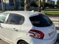 Usado Peugeot 208 Access 82 CV (60 kW) 2013 Blanco Utilitario