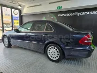 Usado Mercedes E270 Elegance 177 CV (130 kW) 2004 Azul Berlina