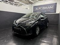 Usado Toyota Yaris Hybrid Active 100 CV (73 kW) 2017 Negro Berlina