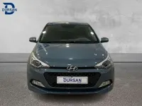 Usado Hyundai i20 84 CV (61 kW) 2017 Gris Utilitario