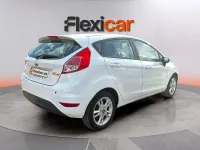 Usado Ford Fiesta Trend 75 CV (55 kW) 2017 Blanco Utilitario