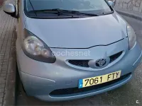 Usado Toyota Aygo 68 CV (50 kW) 2007 Azul Utilitario
