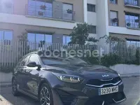 Usado Kia Ceed GT GT-Line 136 CV (100 kW) 2023 Gris / plata Familiar