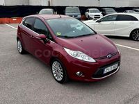 Usado Ford Fiesta Titanium 95 CV (69 kW) 2012 Granate Utilitario