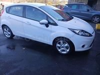 Usado Ford Fiesta Trend 68 CV (50 kW) 2010 Blanco Utilitario
