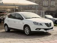 Usado Lancia Delta 120 CV (88 kW) 2010 Blanco Utilitario