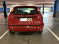 Usado Ford Focus Trend 115 CV (84 kW) 2004 Rojo Berlina
