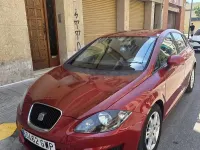 Usado Seat Leon Style 105 CV (77 kW) 2010 Granate Utilitario