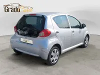 Usado Toyota Aygo 68 CV (50 kW) 2008 Gris / plata Utilitario
