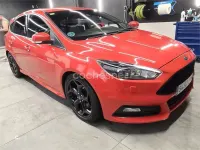 Usado Ford Focus ST 185 CV (136 kW) 2015 Rojo Berlina
