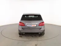 Usado Mercedes B200 AMG line 136 CV (100 kW) 2018 Gris Monovolumen