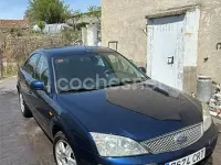 Usado Ford Mondeo Ghia 130 CV (95 kW) 2004 Azul Berlina