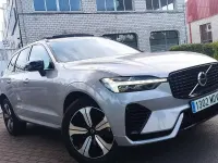 Usado Volvo XC60 Plus 350 CV (257 kW) 2023 Gris / plata SUV