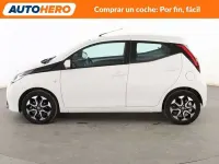 Usado Toyota Aygo Play 72 CV (52 kW) 2021 Blanco Utilitario