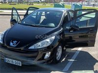 Usado Peugeot 308 95 CV (69 kW) 2008 Negro Berlina
