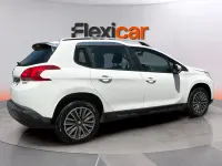 Usado Peugeot 2008 Allure 100 CV (73 kW) 2016 Blanco SUV