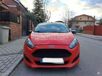 Usado Ford Fiesta Trend 82 CV (60 kW) 2014 Rojo Utilitario
