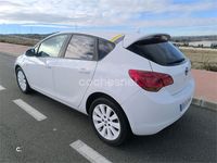 Usado Opel Astra Enjoy 110 CV (80 kW) 2010 Blanco Berlina
