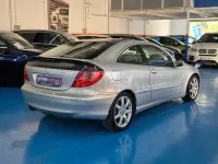 Usado Mercedes C180 143 CV (105 kW) 2004 Gris / plata Berlina