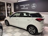 Usado Hyundai i20 75 CV (55 kW) 2017 Blanco Berlina