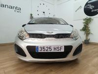 Usado Kia Rio 85 CV (62 kW) 2013 Rojo Berlina