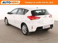 Usado Toyota Auris Active 132 CV (97 kW) 2015 Blanco Berlina