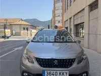Usado Peugeot 2008 Allure 120 CV (88 kW) 2018 Gris / plata SUV
