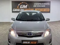 Usado Toyota Auris Hybrid Active 136 CV (100 kW) 2013 Gris / plata Berlina