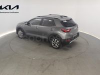 Usado Kia Stonic 100 CV (73 kW) 2025 Gris / plata SUV