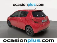 Usado Toyota Yaris Advance 100 CV (73 kW) 2016 Rojo Utilitario