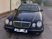 Usado Mercedes E240 Elegance 170 CV (125 kW) 2001 Azul Berlina