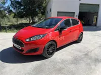 Usado Ford Fiesta Trend 100 CV (73 kW) 2014 Rojo Utilitario