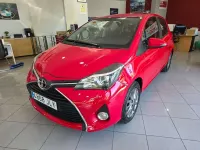 Usado Toyota Yaris Active 99 CV (72 kW) 2016 Rojo Utilitario