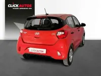 Usado Hyundai i10 67 CV (49 kW) 2024 Rojo Utilitario