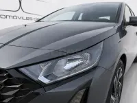 Usado Hyundai i20 100 CV (73 kW) 2023 Gris / plata Utilitario