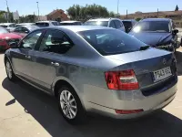 Usado Skoda Octavia Elegance 150 CV (110 kW) 2013 Gris / plata Berlina