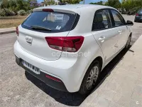 Usado Kia Rio 84 CV (61 kW) 2023 Blanco Berlina