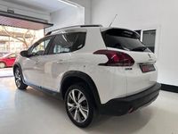 Usado Peugeot 2008 Allure 100 CV (73 kW) 2019 Blanco SUV