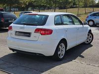 Usado Audi A3 Sportback Attraction 105 CV (77 kW) 2012 Blanco Utilitario