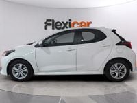Usado Toyota Yaris Hybrid Active 116 CV (85 kW) 2022 Blanco Berlina