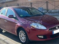 Usado Fiat Bravo Dynamic 120 CV (88 kW) 2008 Granate Utilitario