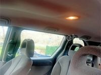 Usado Chrysler Grand Voyager 140 CV (102 kW) 2002 Rojo Monovolumen