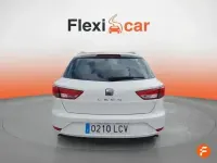 Usado Seat Leon Style 130 CV (95 kW) 2019 Blanco Familiar
